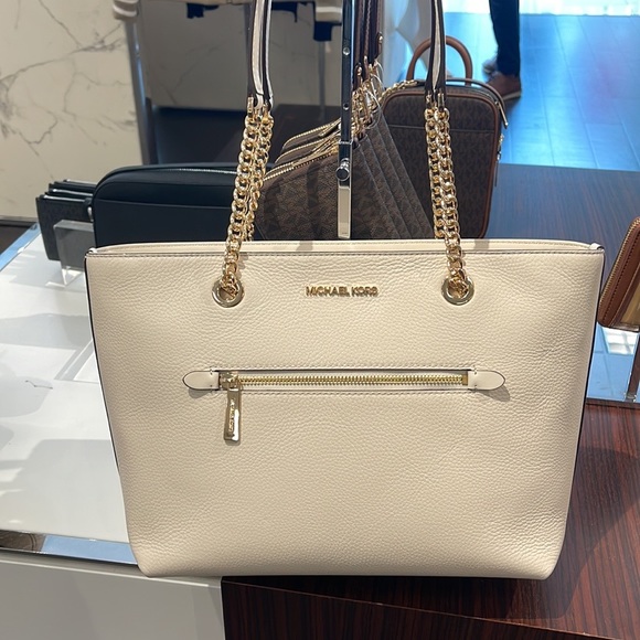 MICHAEL KORS
Jet Set Medium Front Zip Pebbled Leather Chain Tote Bag
Light Cream - Picture 16 of 16